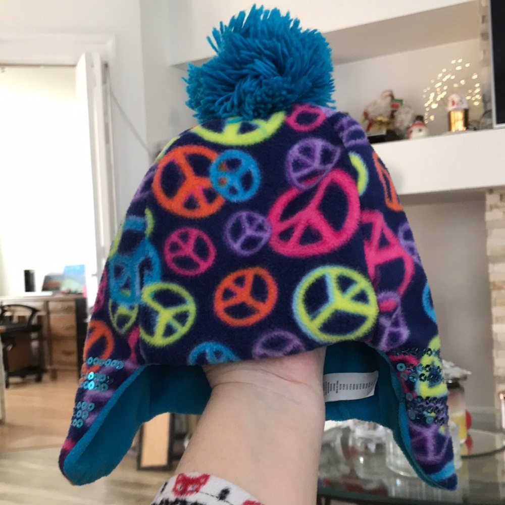 BEANIE W/PEACE SIGNS & SEQUINS ON THE SIDES SIZE L/XL KIDS GREAT CONDITION!